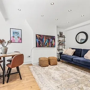 Spacious Bridge Flat Apartment