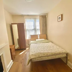 Separate By The Thames Homestay